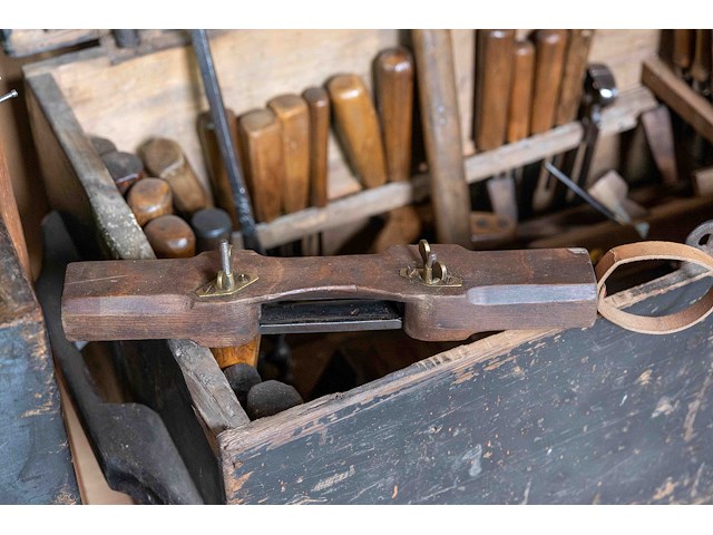 Kast 3_gereedschapskist gevuld - afbeelding 2 van  4