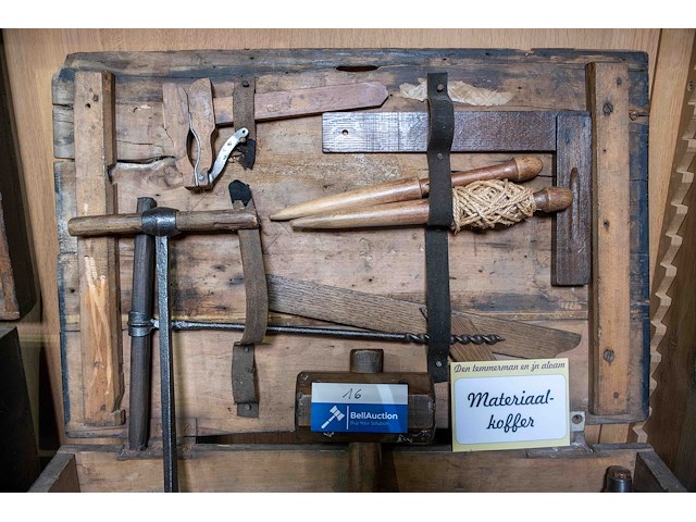 Kast 3_gereedschapskist gevuld - afbeelding 3 van  4