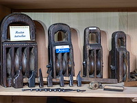 Kast 3_houten katrollen, hamers e.a. - afbeelding 1 van  4