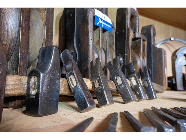 Kast 3_houten katrollen, hamers e.a. - afbeelding 4 van  4