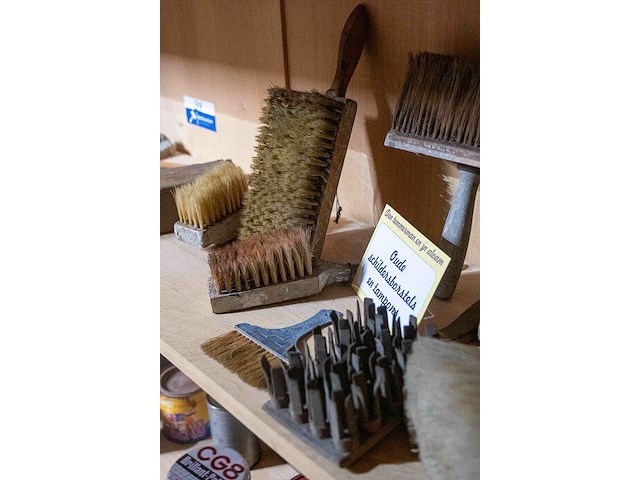 Kast 5_ verf- en boenborstels - afbeelding 3 van  3