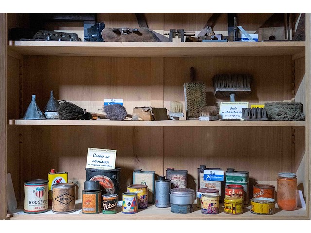 Kast 5_verf-, vernis- en boenpotten - afbeelding 1 van  3