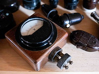 Kast 6_elektrische materialen in bakeliet - afbeelding 3 van  5