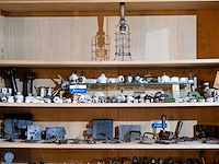 Kast 6_elektrische materialen in porselein - afbeelding 1 van  9