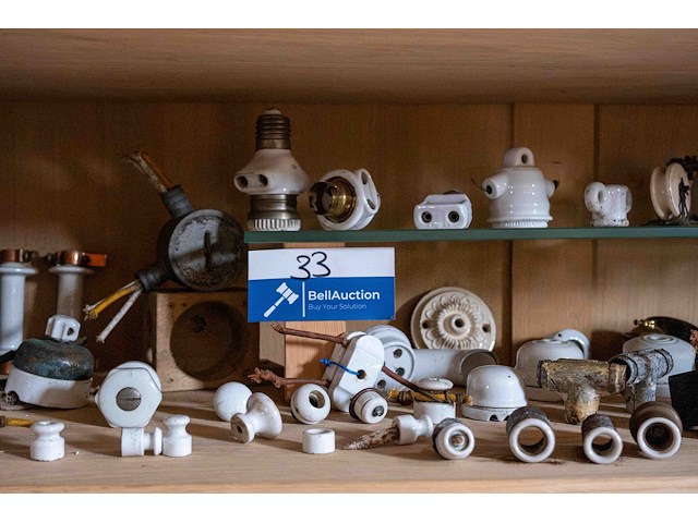 Kast 6_elektrische materialen in porselein - afbeelding 4 van  9