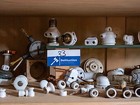 Kast 6_elektrische materialen in porselein - afbeelding 4 van  9