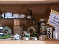 Kast 6_elektrische materialen in porselein - afbeelding 6 van  9