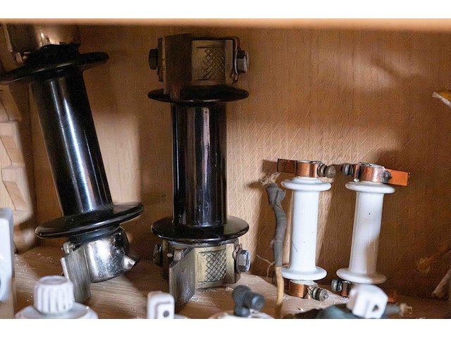 Kast 6_elektrische materialen in porselein - afbeelding 8 van  9