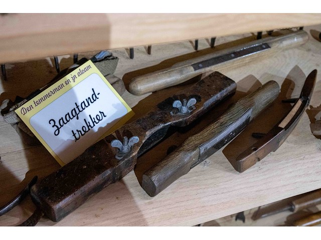 Kast 7_zaagtandtrekkers en spookschaven - afbeelding 2 van  4