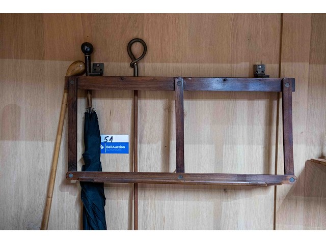 Kast 8_partituurhouder, 2 wandelstokken, 1 paraplu - afbeelding 1 van  3