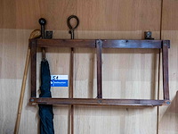 Kast 8_partituurhouder, 2 wandelstokken, 1 paraplu - afbeelding 1 van  3