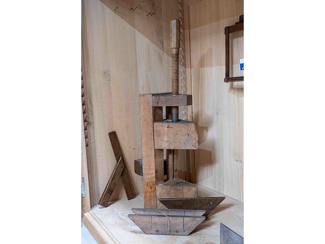 Kast 8_verstekzaag e.a. - afbeelding 4 van  5