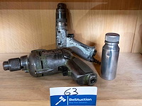 Kast 9_ 2 boormachines in aluminium en flesje aluminium - afbeelding 1 van  2