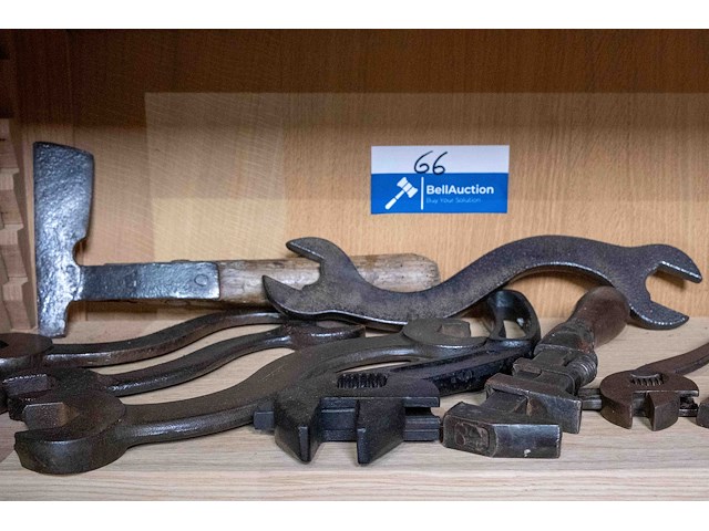 Kast 9_handgesmeede materialen e.a. - afbeelding 1 van  3