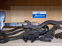 Kast 9_handgesmeede materialen e.a. - afbeelding 1 van  3