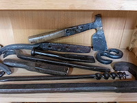 Kast 9_handgesmeede materialen e.a. - afbeelding 3 van  3