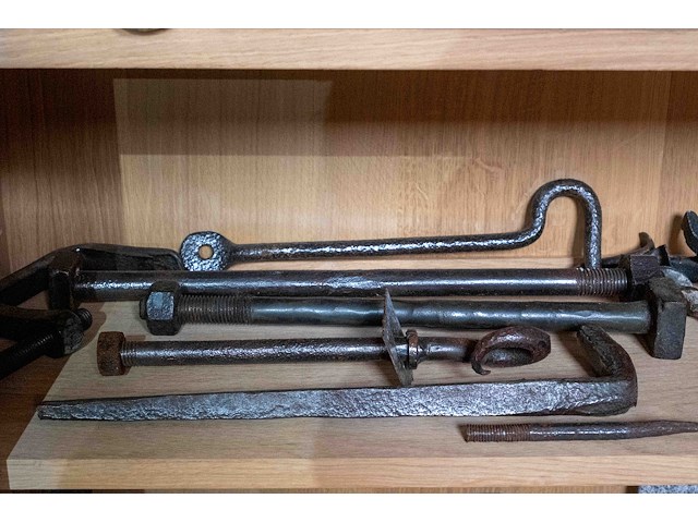 Kast 9_handgesmeede materialen - afbeelding 4 van  5