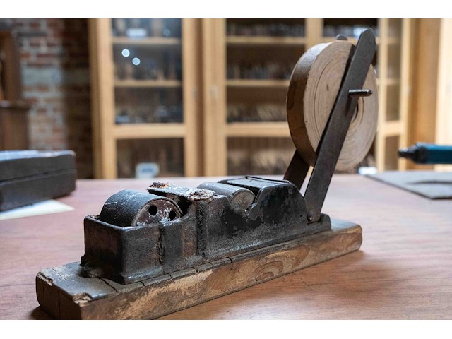 Kast 9_lijmroller in aluminium - afbeelding 1 van  3