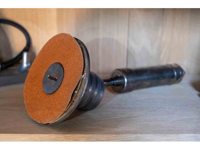 Kast 9_schuurmachine in aluminium - afbeelding 1 van  2