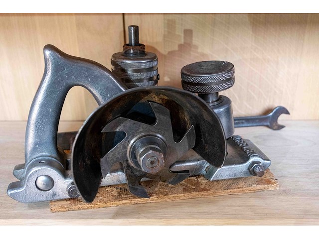 Kast 9_zaagmachine in aluminium - afbeelding 1 van  4