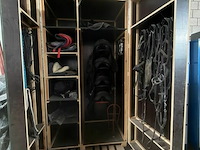 Kast + inhoud paardenmateriaal