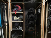 Kast + inhoud paardenmateriaal - afbeelding 2 van  9