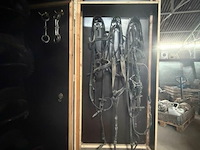 Kast + inhoud paardenmateriaal - afbeelding 3 van  9
