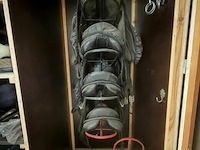 Kast + inhoud paardenmateriaal - afbeelding 6 van  9