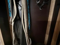 Kast + inhoud paardenmateriaal - afbeelding 9 van  9