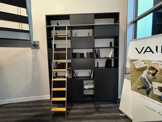 Kast + ladder op rail - afbeelding 1 van  8