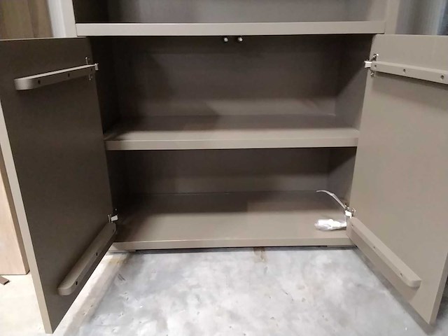 Kast massief eik - afbeelding 2 van  2