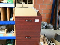 Kast met 3 laden met inhoud - afbeelding 1 van  5