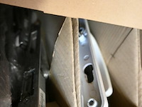 Kast met 3 laden met inhoud - afbeelding 4 van  5