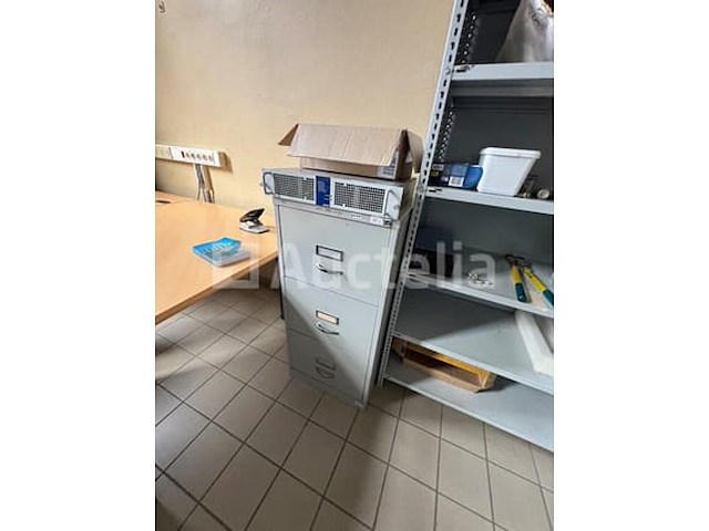 Kast met 3 laden - afbeelding 1 van  1