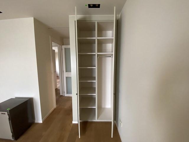 Kast met deuren - afbeelding 1 van  4