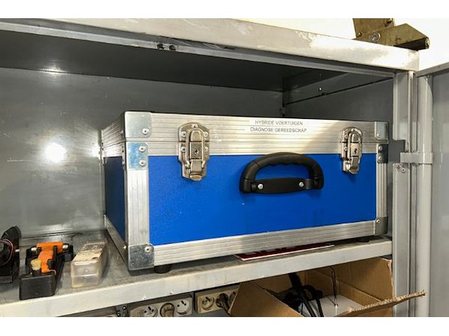 Kast met inhoud - afbeelding 2 van  6