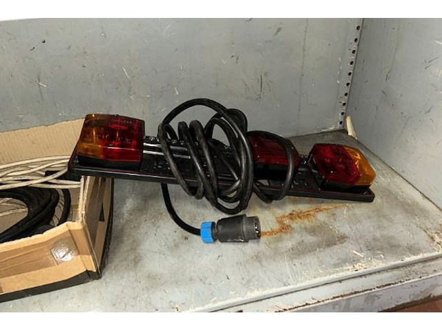 Kast met inhoud - afbeelding 5 van  6