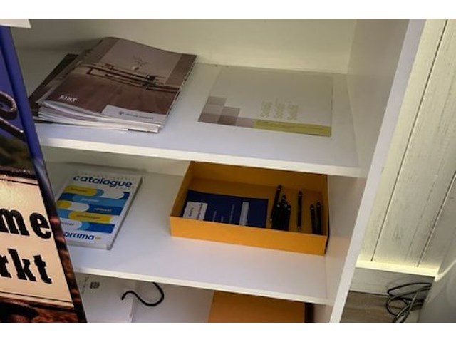 Kast met inhoud - afbeelding 4 van  5