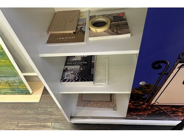 Kast met inhoud - afbeelding 5 van  5