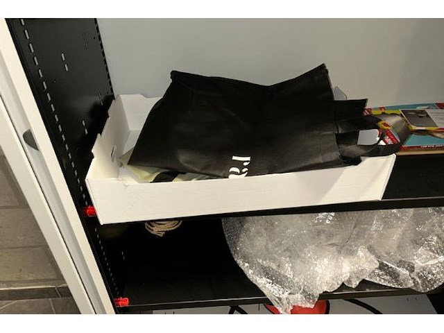 Kast met inhoud - afbeelding 5 van  7