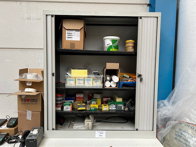 Kast met inhoud - afbeelding 1 van  8