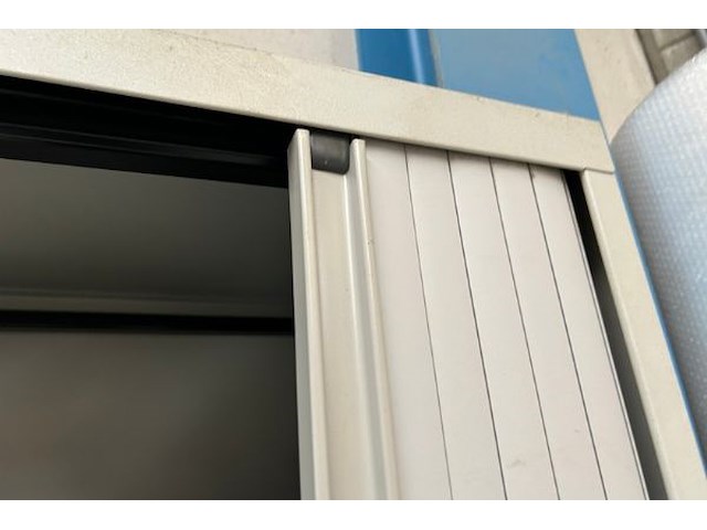 Kast met inhoud - afbeelding 2 van  8