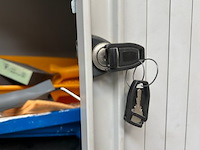 Kast met inhoud - afbeelding 4 van  8