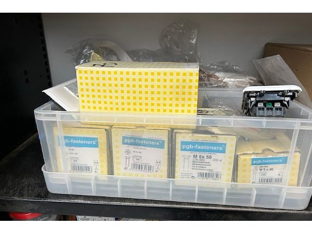 Kast met inhoud - afbeelding 5 van  8