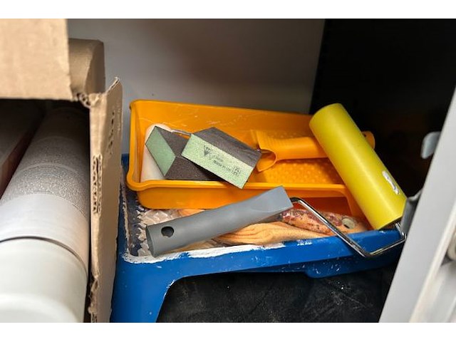 Kast met inhoud - afbeelding 7 van  8