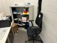 Kast met inhoud - afbeelding 1 van  8