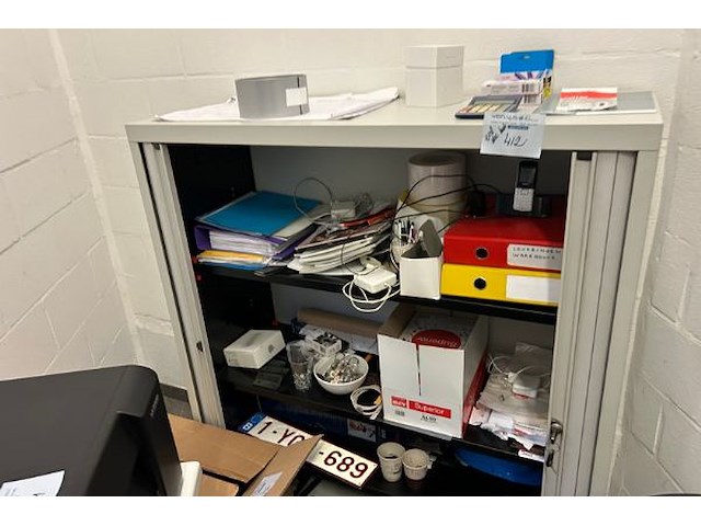 Kast met inhoud - afbeelding 2 van  8