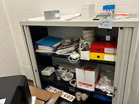 Kast met inhoud - afbeelding 2 van  8