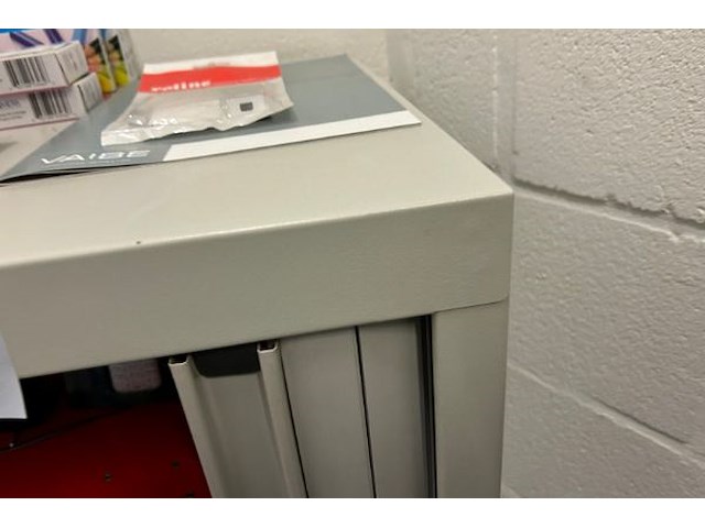 Kast met inhoud - afbeelding 3 van  8