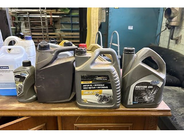 Kast met inhoud - afbeelding 3 van  10